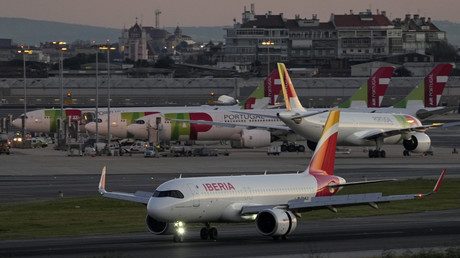 Avertissement américain sur une intensification militaire dans les Caraïbes : six compagnies aériennes suspendent leurs vols vers le Venezuela