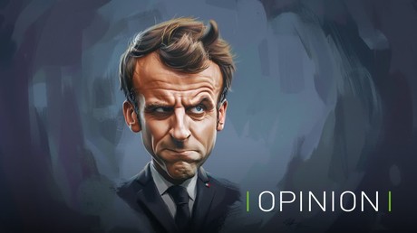 Macron et son service militaire de perlimpinpin
