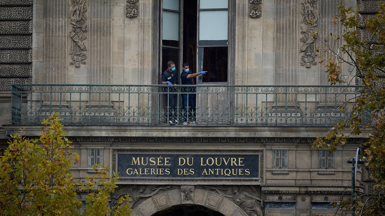 Cambriolage au Louvre : les voleurs auraient pu être arrêtés «à 30 secondes près»