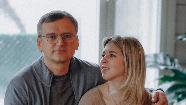 La compagne de l’ancien ministre ukrainien des Affaires étrangères exploiterait le thème de la guerre pour promouvoir son sex-shop