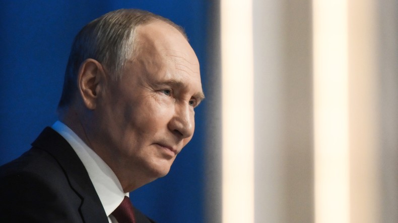 Poutine se livre : entre amour, vie privée et message aux générations futures, une «ligne directe» inattendue