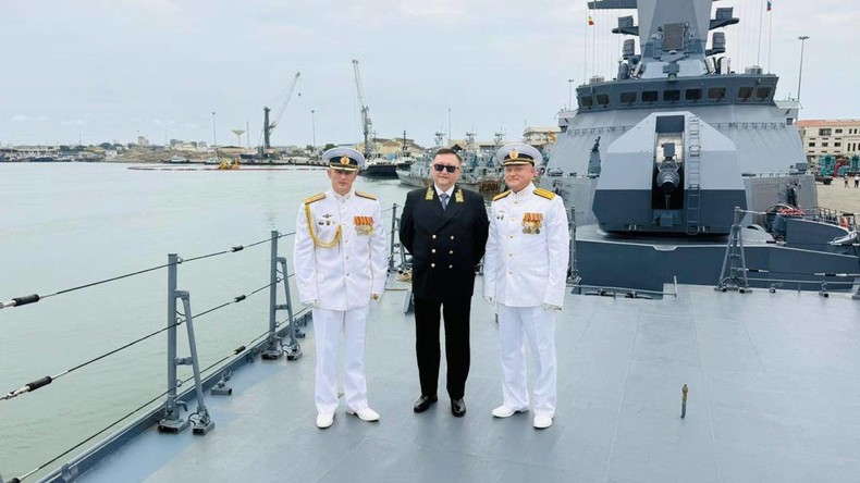 Deux navires de la flotte russe font escale dans un port du Congo pour une visite amicale