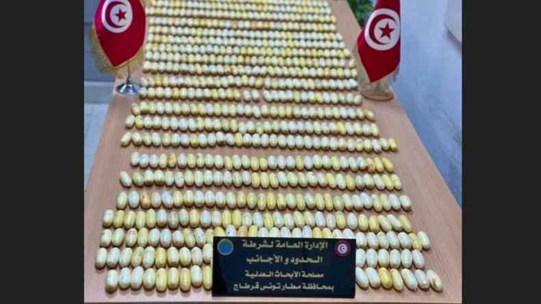Tunisie : neuf kilos de cocaïne retrouvés dans les estomacs de voyageurs étrangers à l’aéroport de Tunis-Carthage