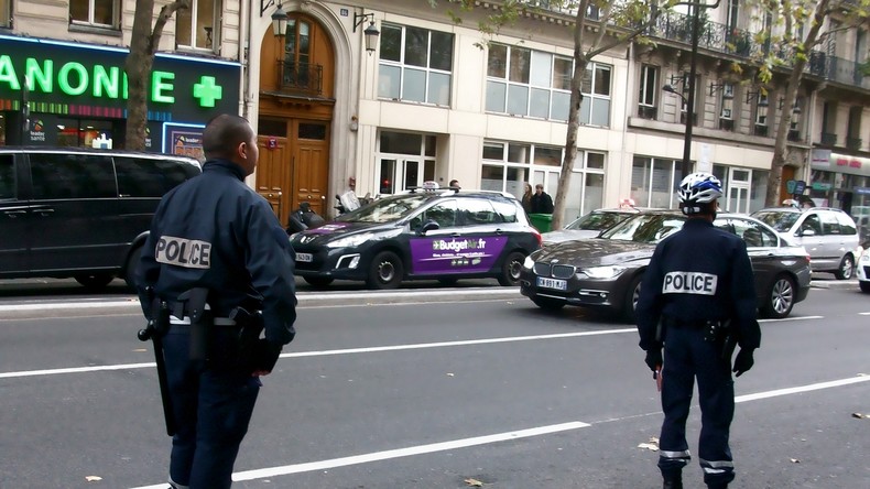 Paris : un homme armé d'une hache neutralisé par la police