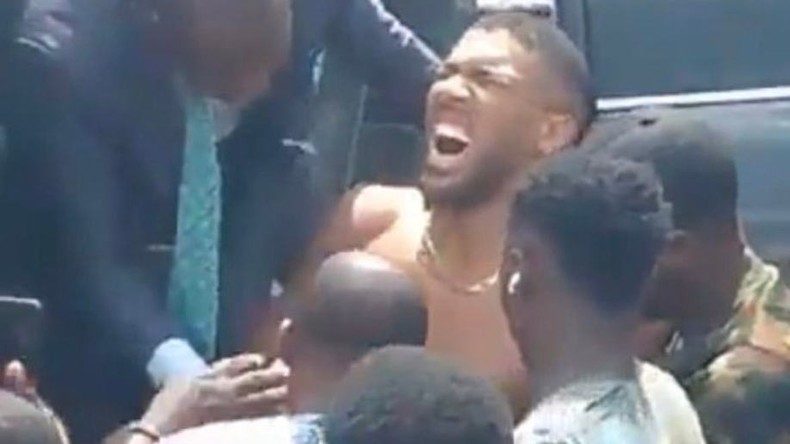 Nigeria : Anthony Joshua légèrement blessé dans un accident de voiture ayant fait deux morts