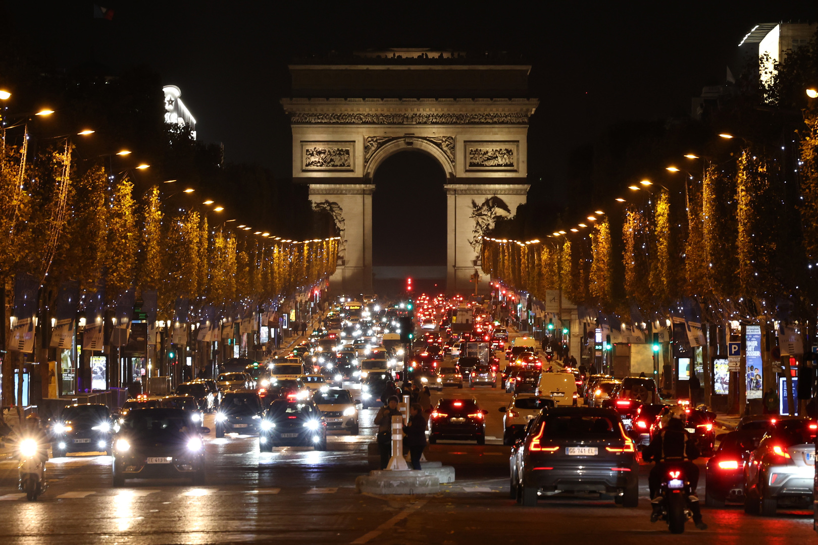 France : le concert du Nouvel An aux Champs-Élysées annulé pour des ...