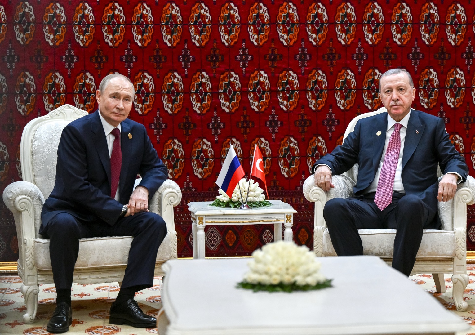 Poutine à Achkhabad : renforcement des liens avec le Turkménistan, l’Iran et la Turquie, et avertissement sur la saisie des avoirs russes