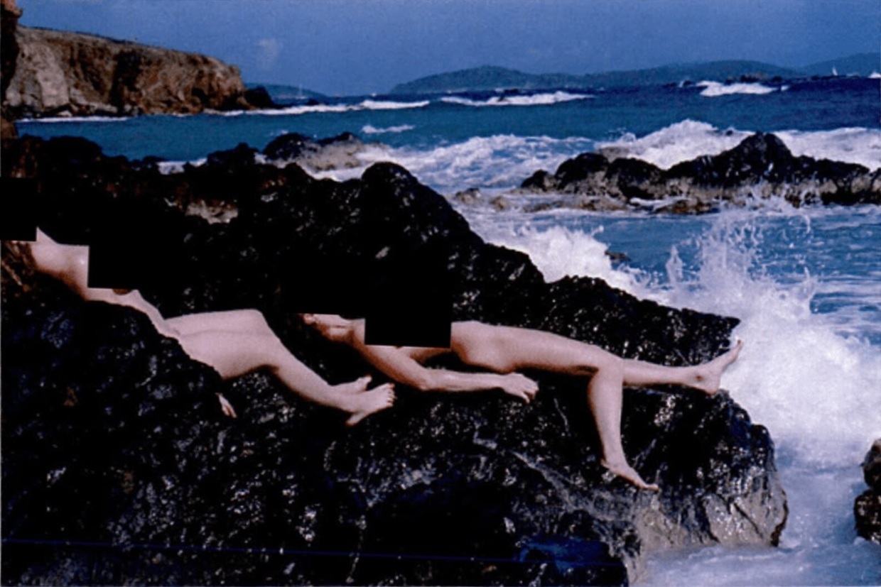 Dossiers Epstein : des célébrités comme Bill Clinton en photo, des centaines de pages censurées, et le silence continue