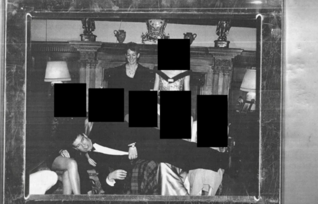 Dossiers Epstein : des célébrités comme Bill Clinton en photo, des centaines de pages censurées, et le silence continue