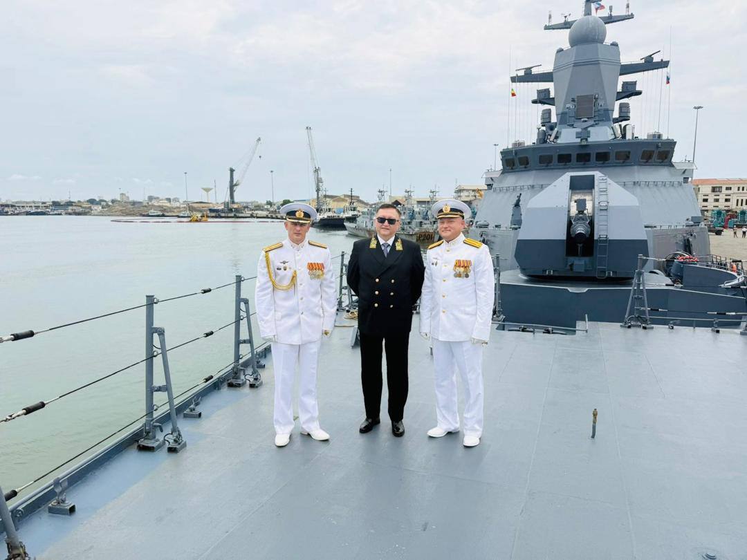 Deux navires de la flotte russe font escale dans un port du Congo pour une visite amicale