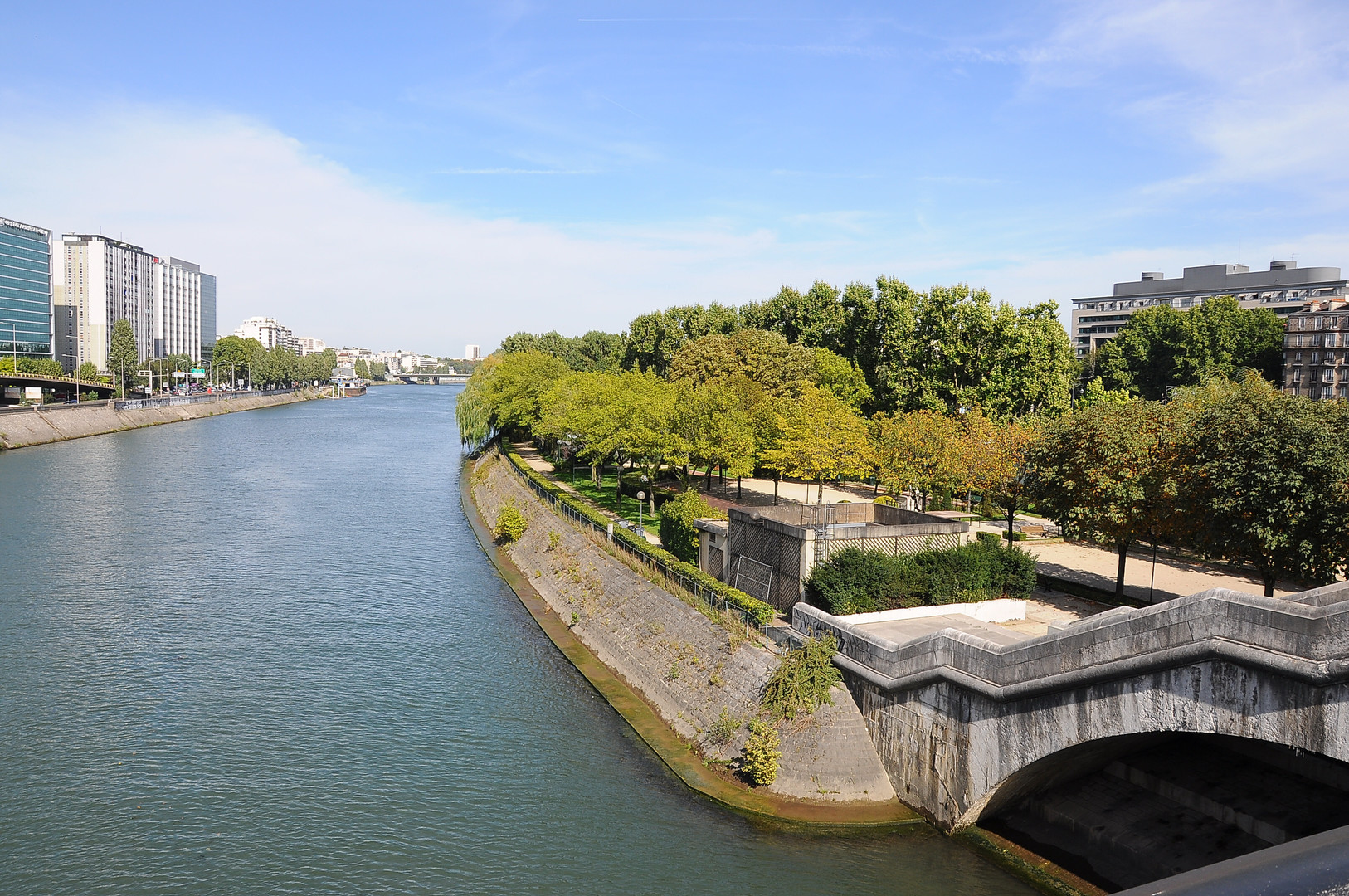 Tragédie à Puteaux : un couple se noie dans la Seine