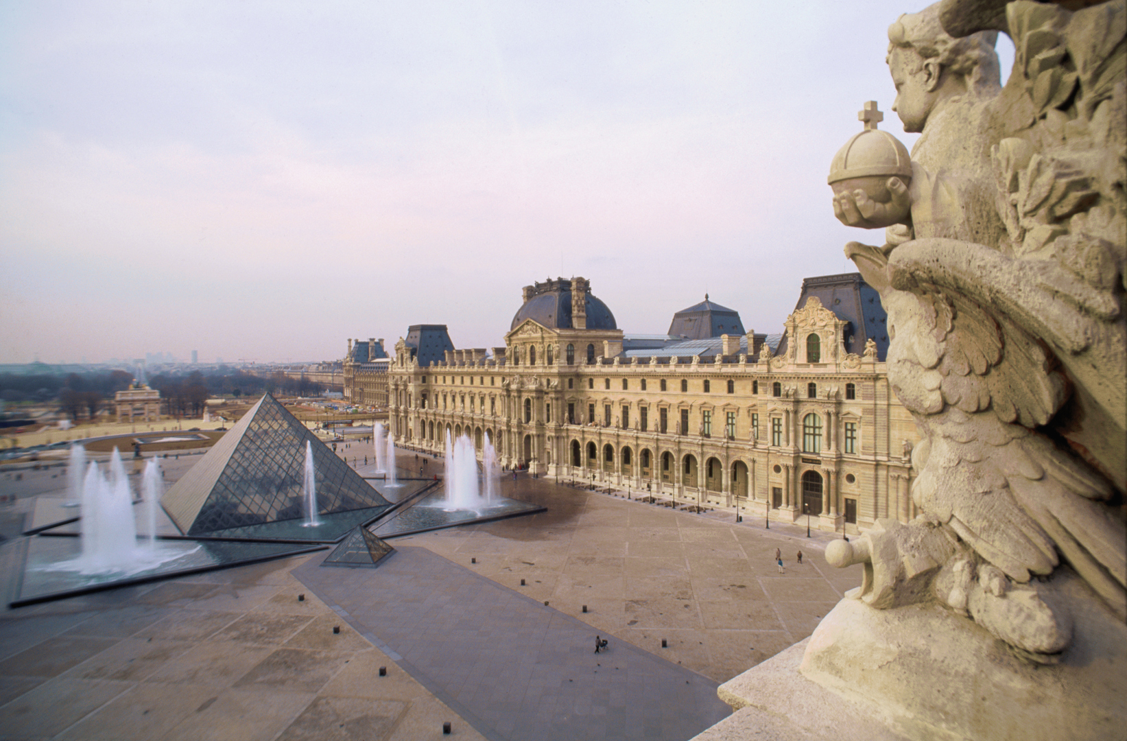 Cambriolage du Louvre : le butin royal détaillé pierre par pierre