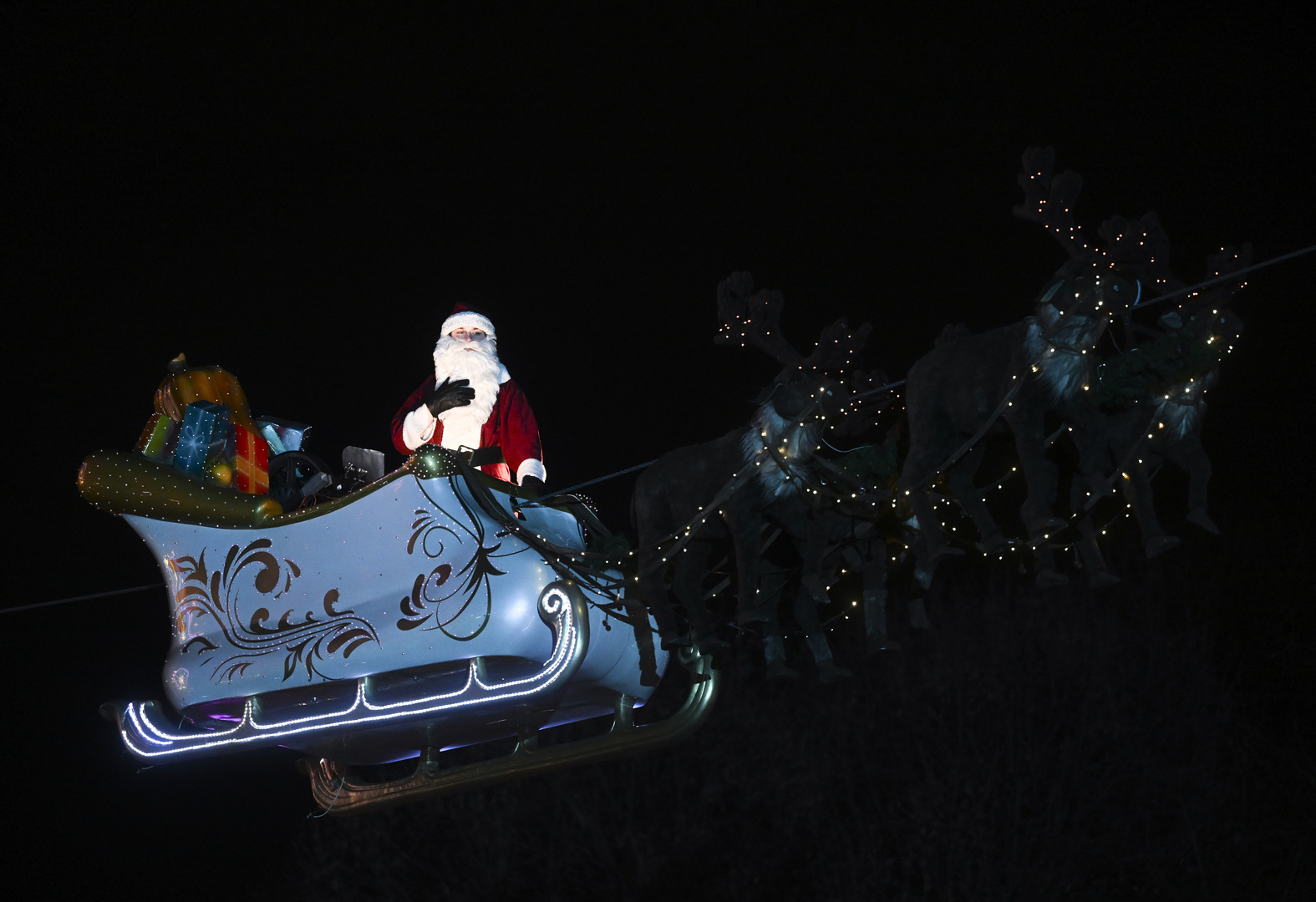 Tradition de Noël : des arrêtés municipaux pour autoriser le Père Noël à survoler les communes françaises