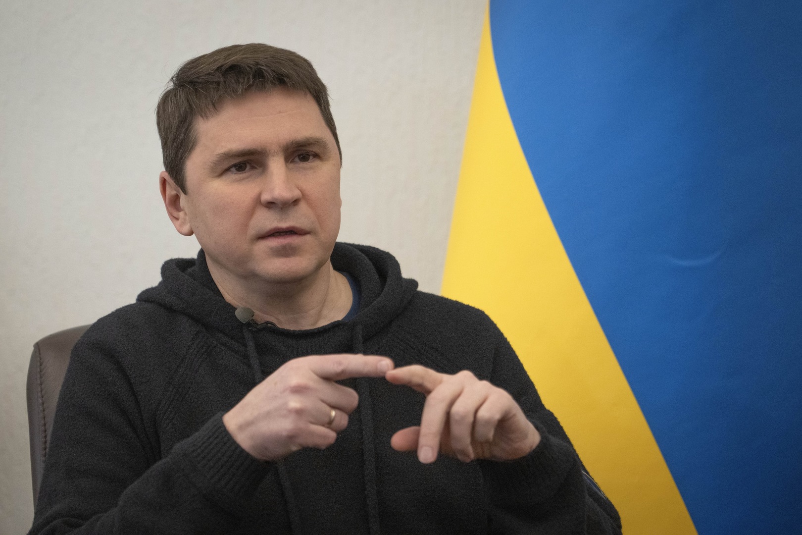 «Ce n’est pas à nous de financer les élections, nous avons un budget déficitaire», affirme un conseiller de Zelensky concernant l’absence de scrutin présidentiel