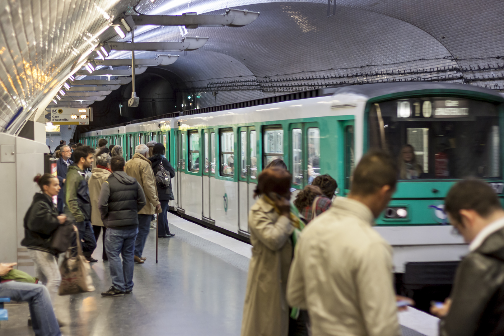 Paris : trois femmes poignardées dans le métro, un homme interpellé à Sarcelles