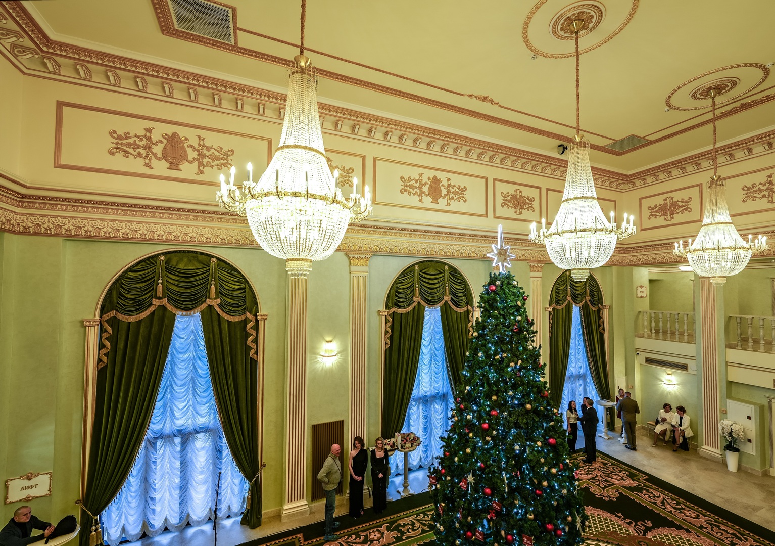 Donbass : le théâtre dramatique de Marioupol renaît de ses cendres, trois ans après l'attentat des néonazis ukrainiens d'Azov