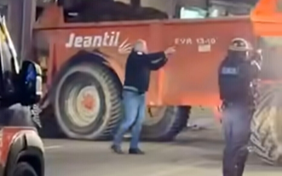 Indignation nationale en France : un policier braque son arme sur un agriculteur à Auch