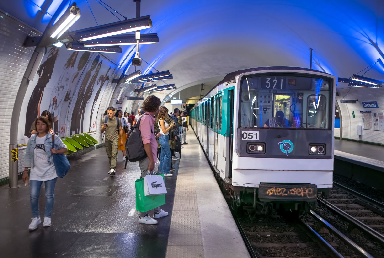 Attaque au couteau dans le métro parisien : le suspect d'origine malienne naturalisé en 2018