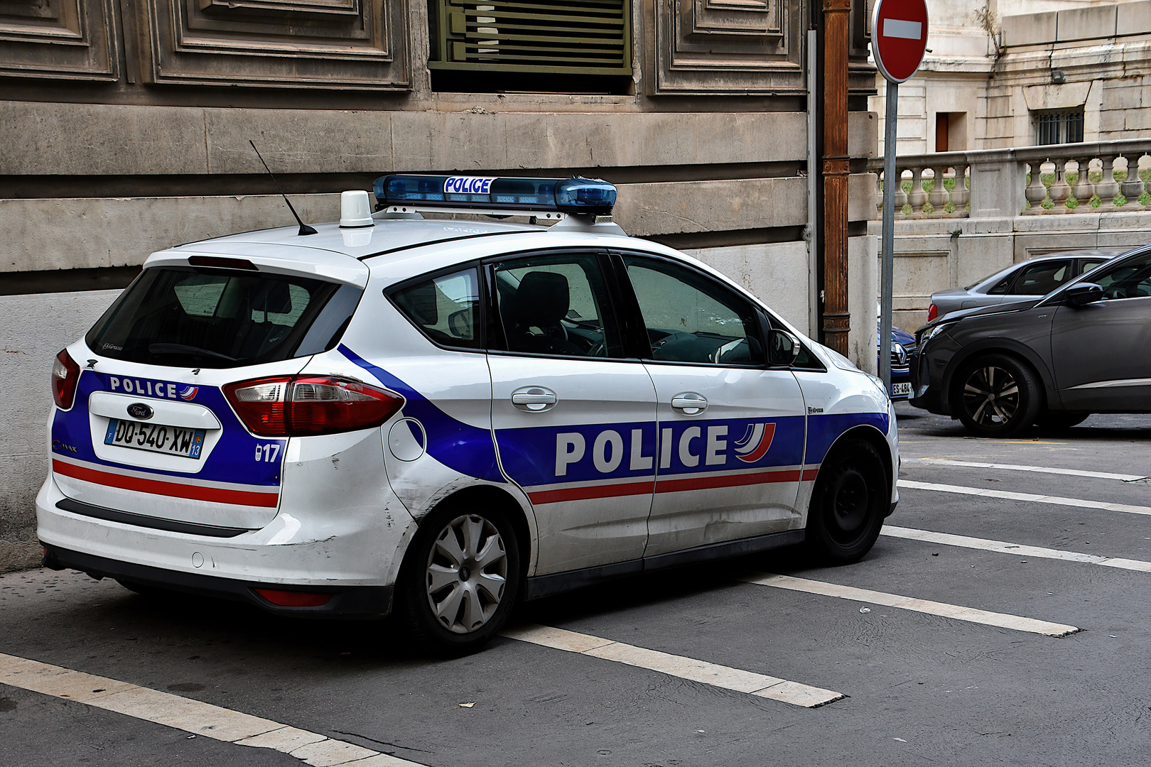 Marseille : une jeune femme de 18 ans grièvement blessée après avoir refusé des avances