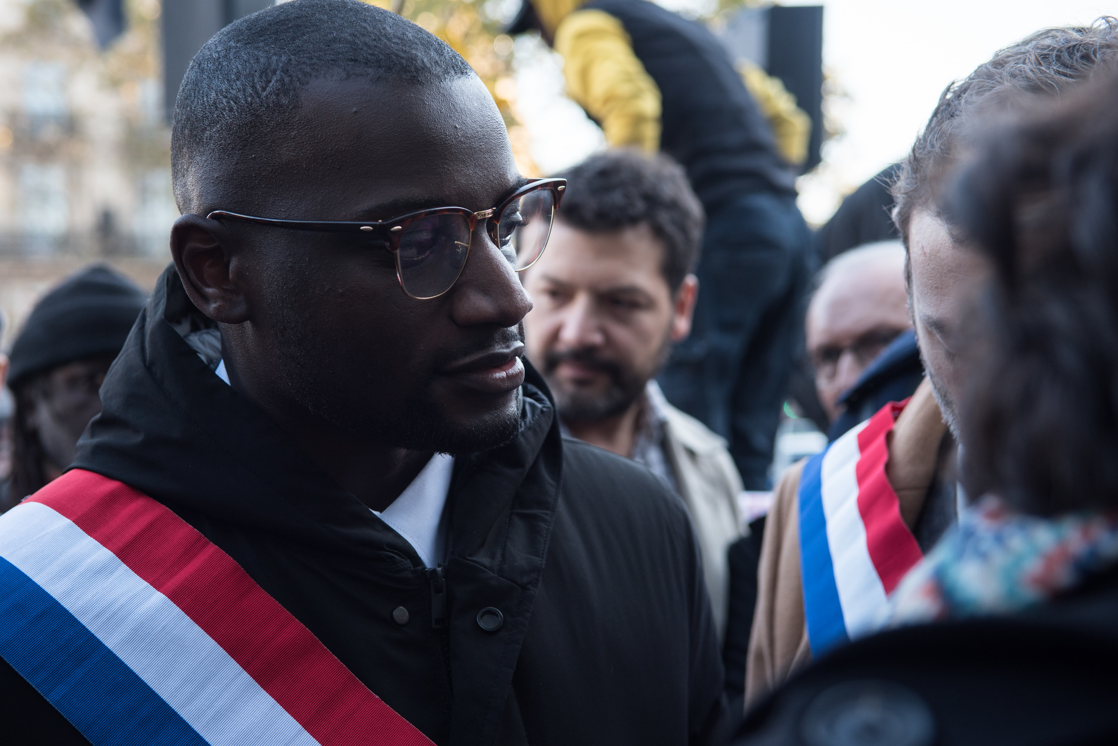 France : les propos misogynes et suprémacistes d’un député LFI font polémique