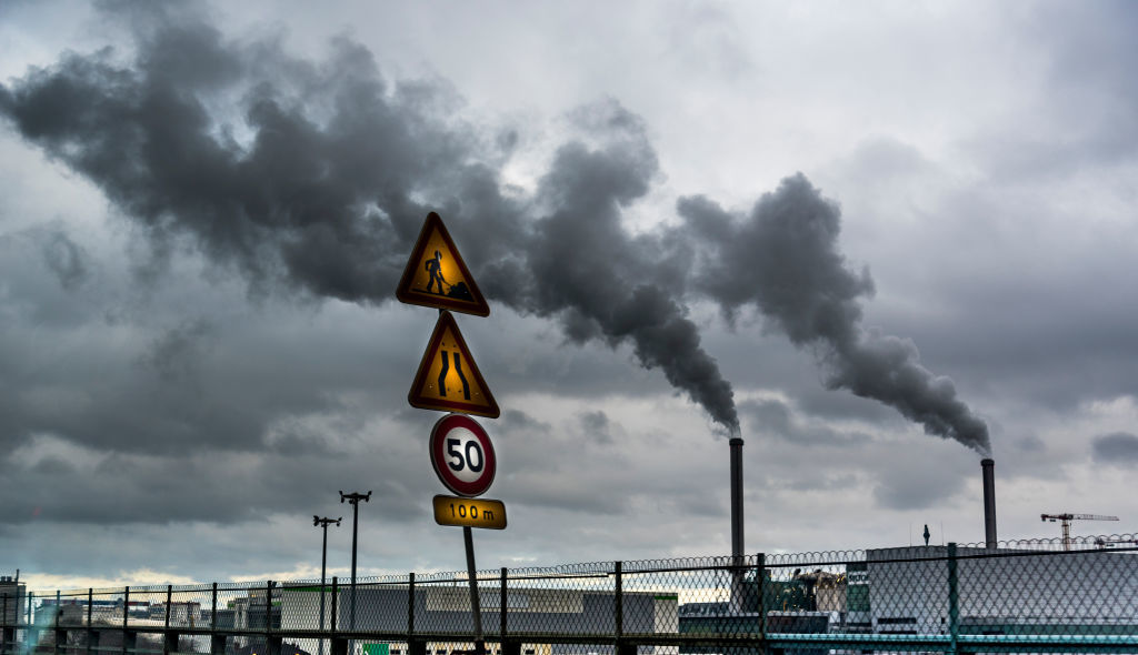 Interdiction des «polluants éternels» : la France pionnière, mais l'industrie craint de «se tirer une balle dans le pied»