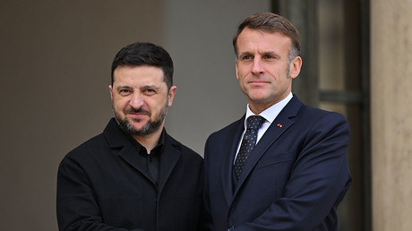 Macron souhaite le maintien sous contrôle des avoirs russes gelés