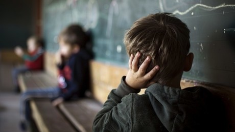 Violences sexuelles à l’école : des parents alertent Emmanuel Macron