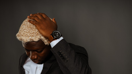 Des avocats nigérians réclament l'abolition du port de la perruque au tribunal, fustigée vestige colonial