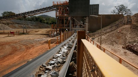 La Côte d’Ivoire impose une redevance de 8 % sur l’or : les multinationales minières contraintes de se plier