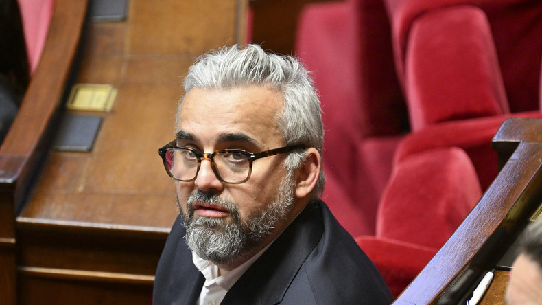 Assemblée nationale : Alexis Corbière réclame davantage de femmes et de figures noires dans les œuvres exposées