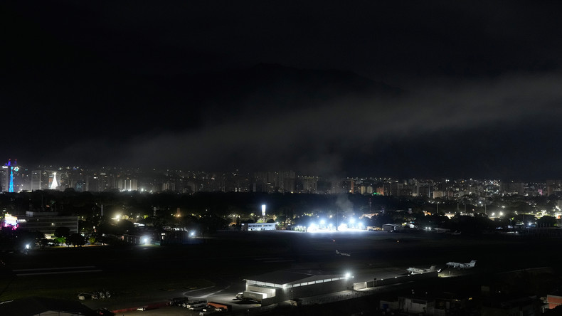 Les États-Unis lancent une offensive militaire au Venezuela : frappes aériennes et explosions massives à Caracas