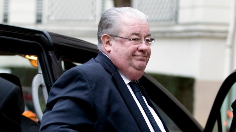 «Changement de vie» : privé de véhicule avec chauffeur, un ancien ministre français doit «réapprendre à marcher»