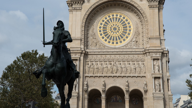 Paris : un homme arrêté après avoir volé l'épée d'une statue de Jeanne d'Arc