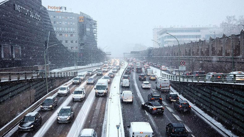 Neige et verglas : l’Île-de-France paralysée, 26 départements en vigilance orange (VIDEOS)