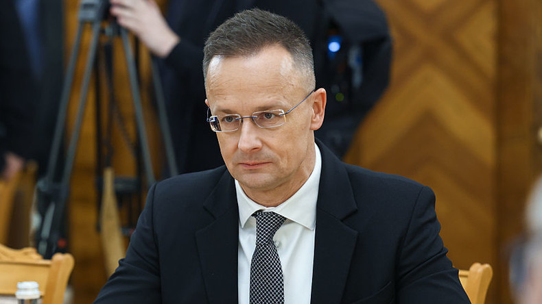 Szijjártó : la Hongrie rejette les décisions prises par la «coalition des volontaires» sur l’Ukraine