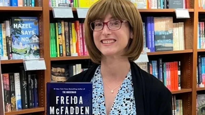 Succès phénoménal de la romancière américaine Freida McFadden en France et au cinéma