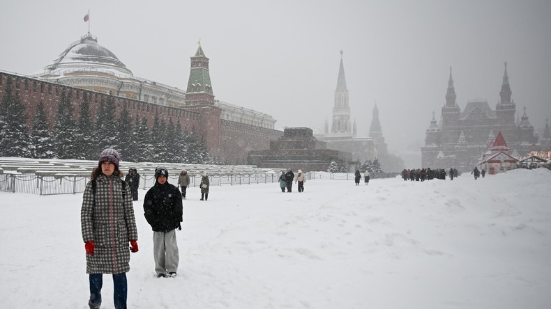 Moscou ensevelie sous la neige : la Russie mobilisée face au cyclone «Francis»