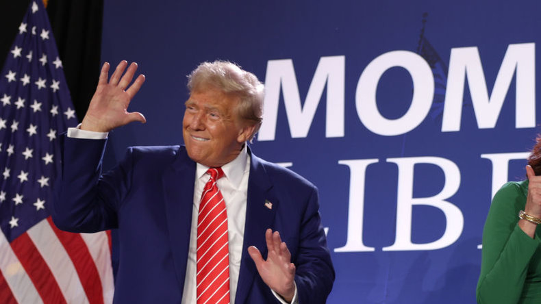 Anniversaire de Trump : la France décale le sommet du G7 à cause d'un combat de MMA à la Maison Blanche