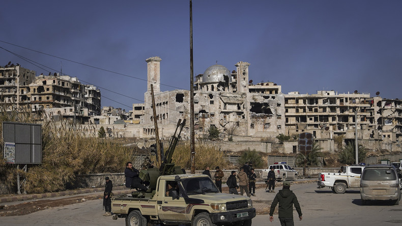 Syrie : des centaines de combattants kurdes évacués d’Alep après de violents combats