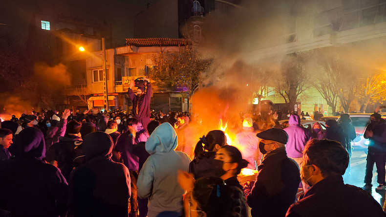 Émeutes en Iran : des participants ont reçu des milliers de dollars pour meurtre et incendie criminel