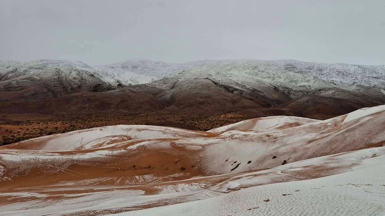 Le Sahara algérien recouvert de neige : les images d’un phénomène assez rare