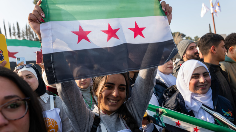 Lattaquié : tollé après l’interdiction du maquillage pour les fonctionnaires syriennes