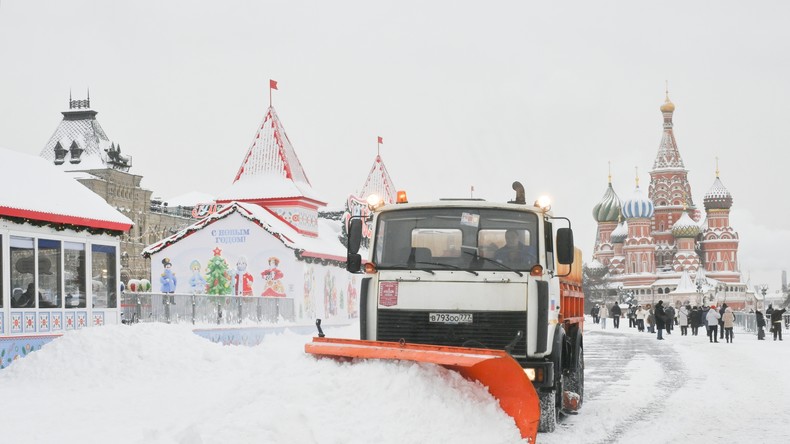 La Russie sous la neige : des congères record à Moscou, hautes de… deux corgis ! (PHOTOS ET VIDÉOS)