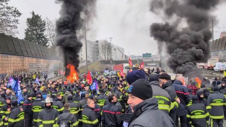 France : 600 pompiers se mobilisent à Lille contre le manque d’effectifs