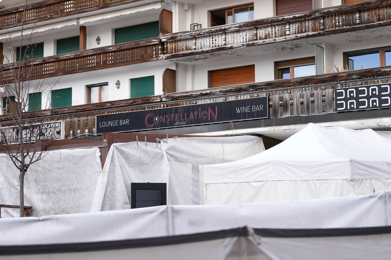Des bars et boîtes de nuit français bannissent les bougies incandescentes après le drame de Crans-Montana