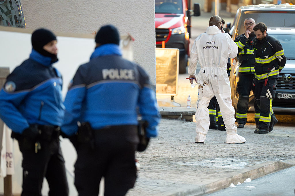 Incendie à Crans-Montana : ouverture d'une instruction pour «homicide par négligence» contre les gérants du bar