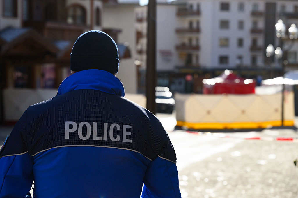 Incendie à Crans-Montana : la police fait état de 16 nouveaux corps identifiés, dont celui d'un quadragénaire français