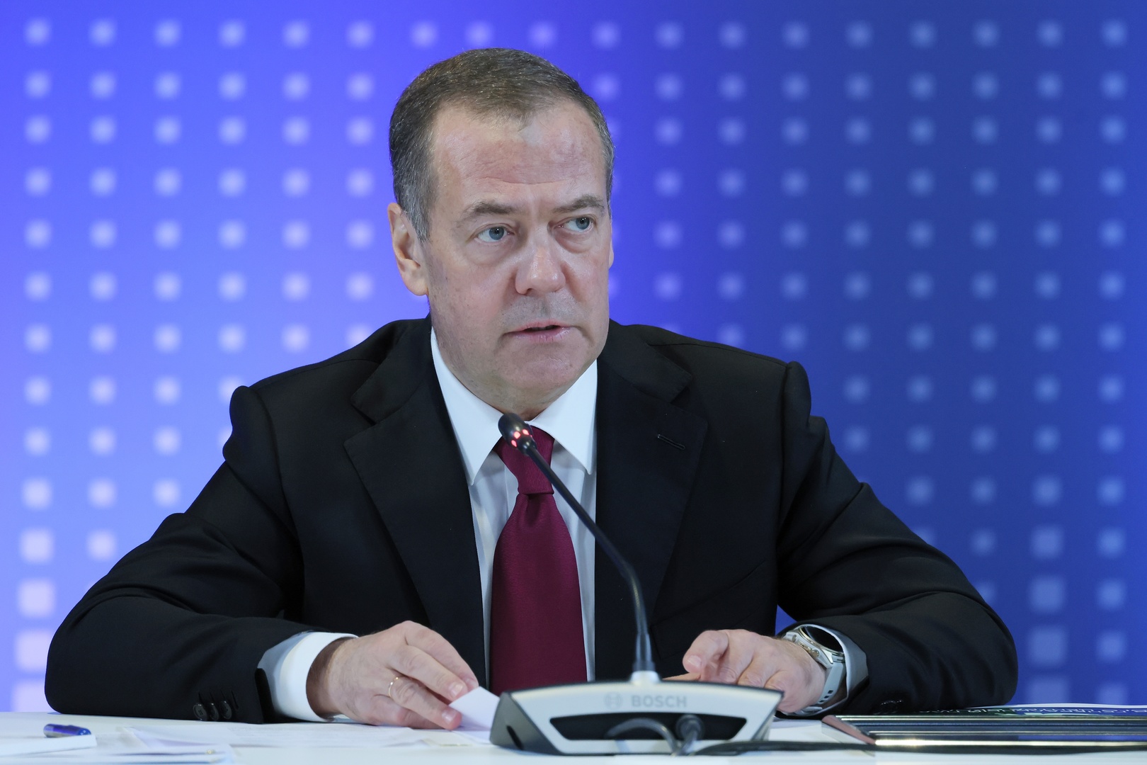 Dmitri Medvedev affirme que l’arme nucléaire reste la garantie ultime de sécurité pour la Russie face aux menaces extérieures