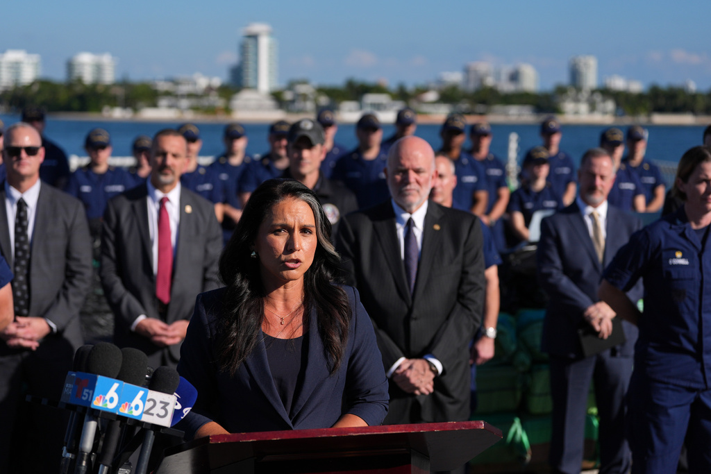 L’administration Trump aurait tenu à l’écart la directrice du renseignement Tulsi Gabbard pour planifier l’opération Maduro
