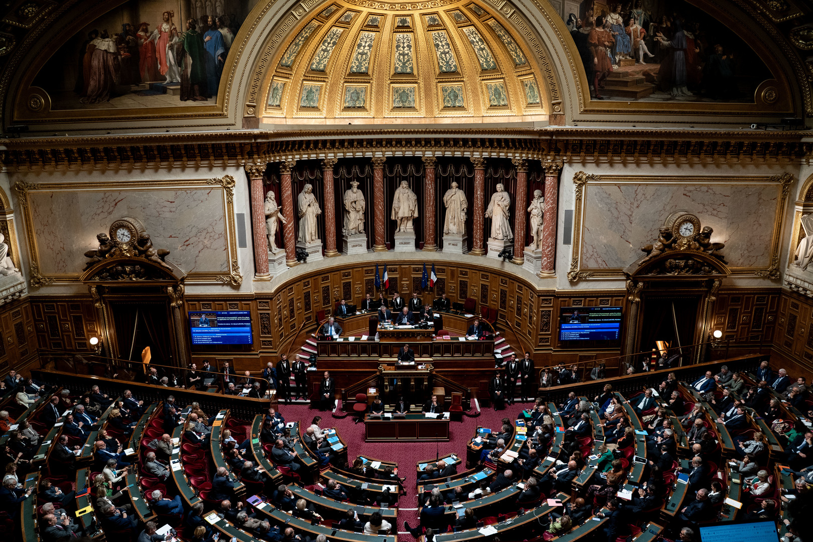 Affaire Sébastien G. : un ancien conseiller LR jugé pour des photos intimes illégales au Sénat
